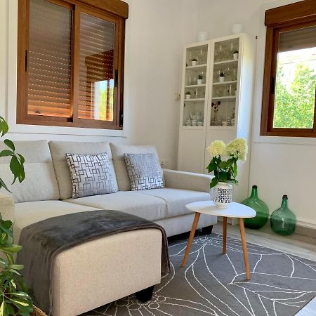A Casa Vermella Con Jardin A 10 Minutos De Santiago De Compostela Apartman Ortono Kültér fotó