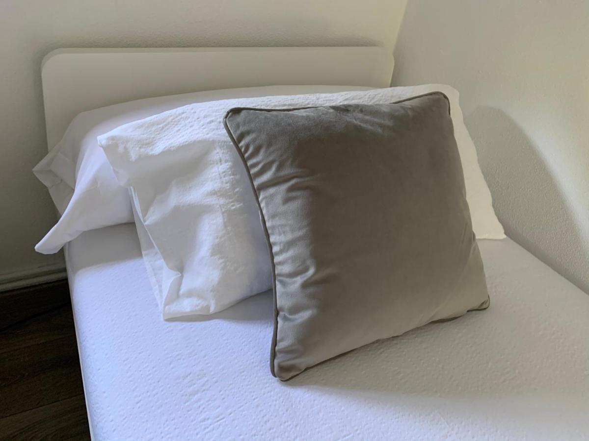 A Casa Vermella Con Jardin A 10 Minutos De Santiago De Compostela Apartman Ortono Kültér fotó