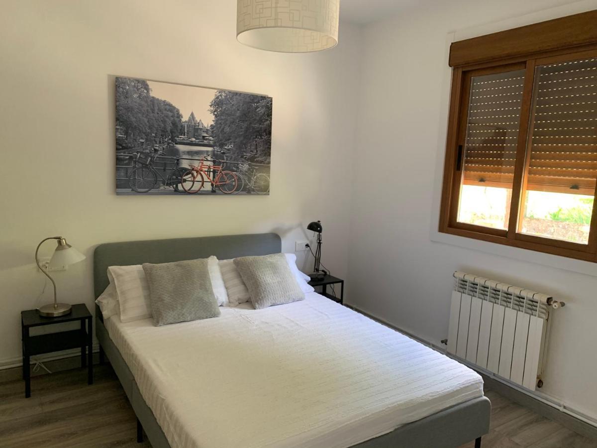 A Casa Vermella Con Jardin A 10 Minutos De Santiago De Compostela Apartman Ortono Kültér fotó