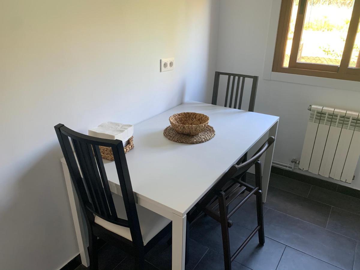 A Casa Vermella Con Jardin A 10 Minutos De Santiago De Compostela Apartman Ortono Kültér fotó