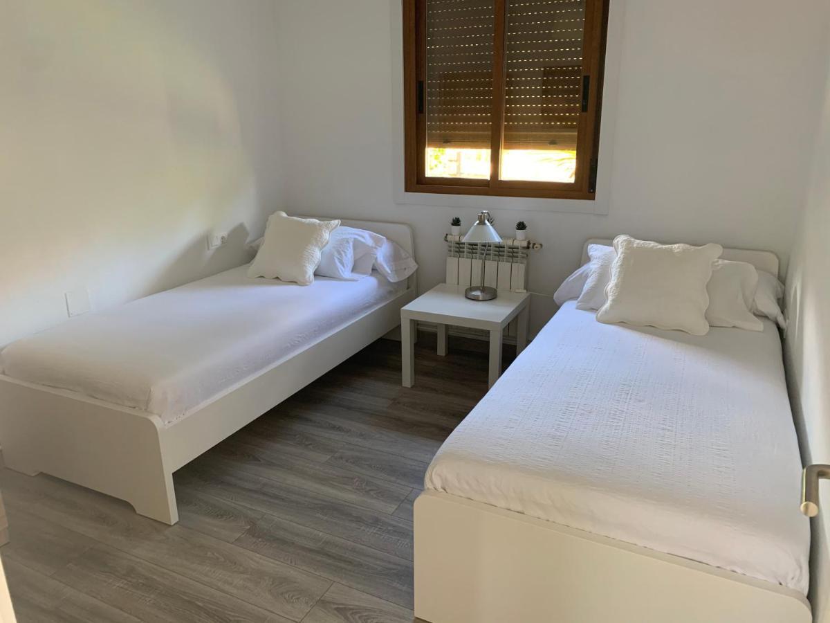 A Casa Vermella Con Jardin A 10 Minutos De Santiago De Compostela Apartman Ortono Kültér fotó