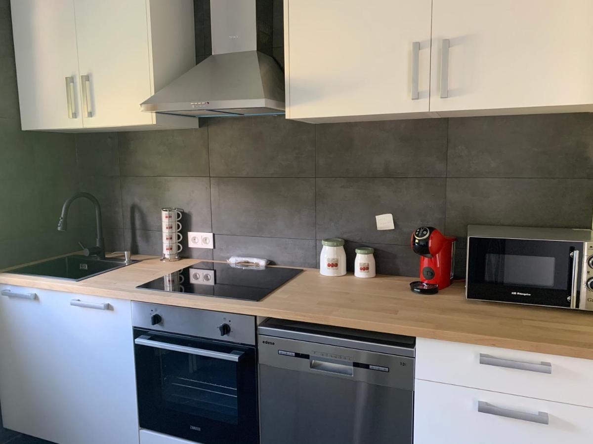 A Casa Vermella Con Jardin A 10 Minutos De Santiago De Compostela Apartman Ortono Kültér fotó