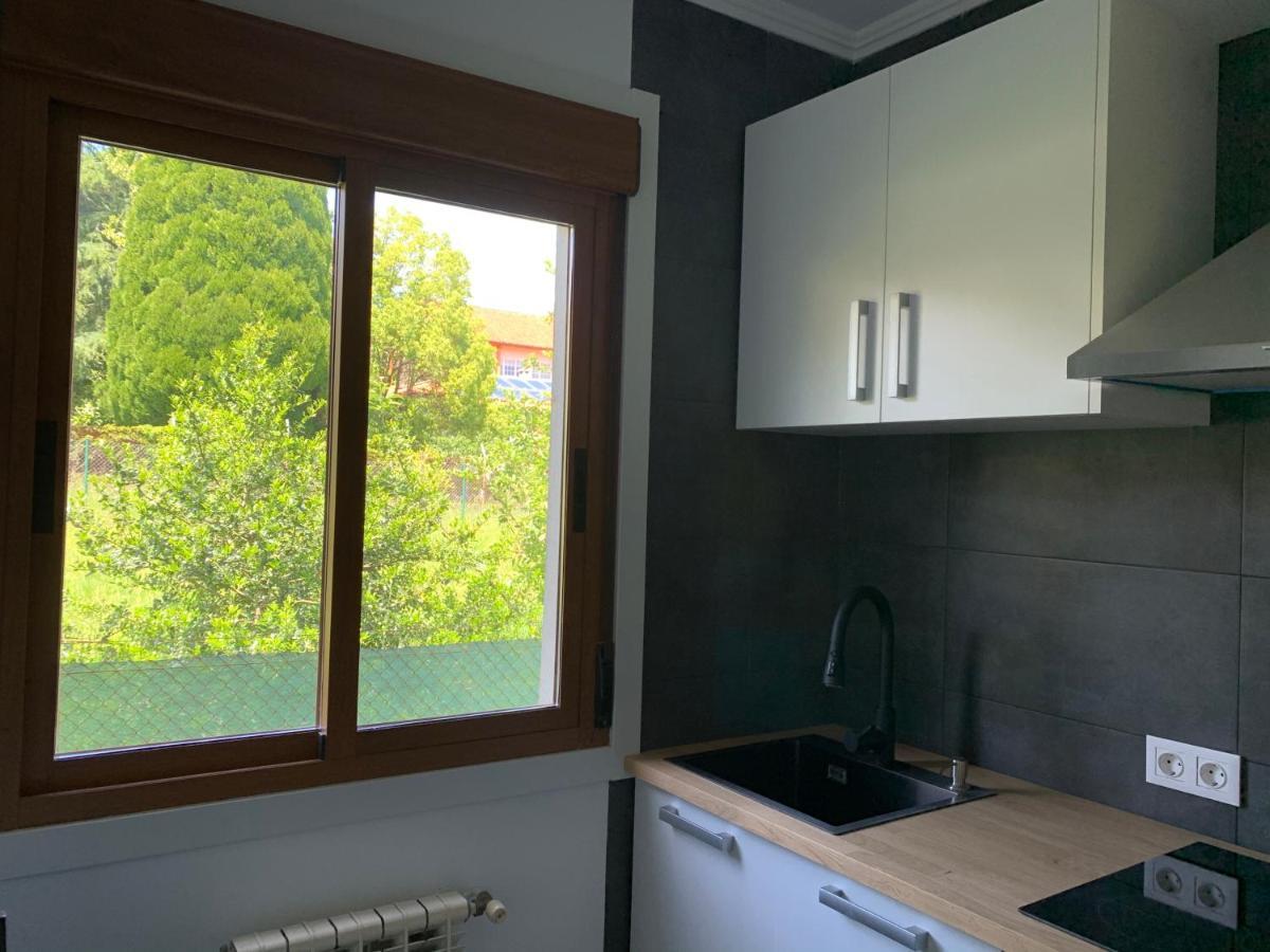 A Casa Vermella Con Jardin A 10 Minutos De Santiago De Compostela Apartman Ortono Kültér fotó
