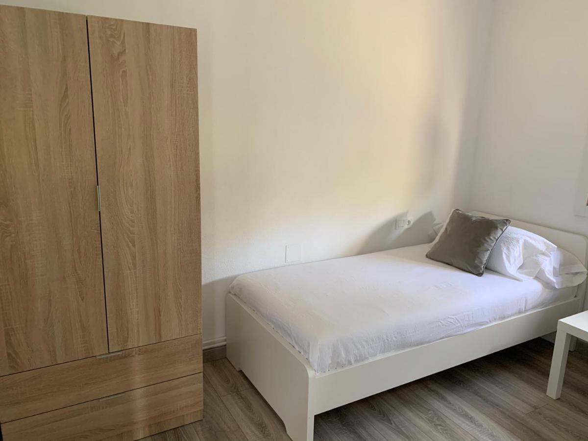 A Casa Vermella Con Jardin A 10 Minutos De Santiago De Compostela Apartman Ortono Kültér fotó