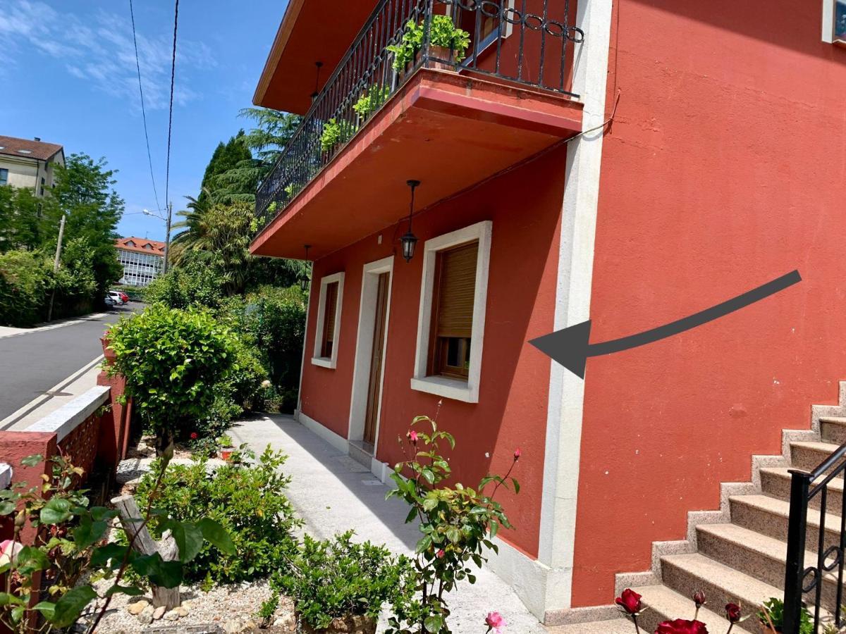 A Casa Vermella Con Jardin A 10 Minutos De Santiago De Compostela Apartman Ortono Kültér fotó