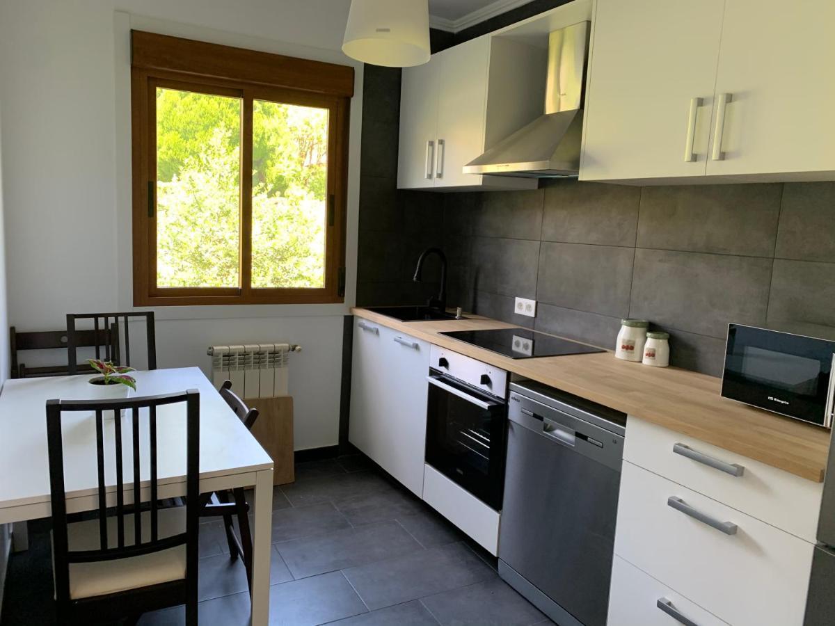 A Casa Vermella Con Jardin A 10 Minutos De Santiago De Compostela Apartman Ortono Kültér fotó