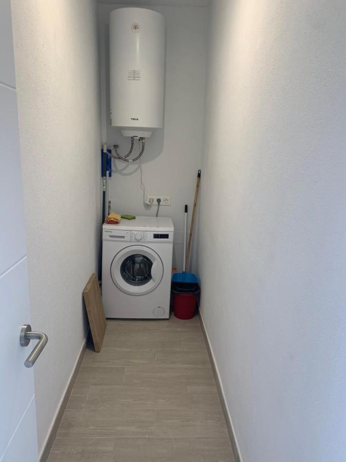 A Casa Vermella Con Jardin A 10 Minutos De Santiago De Compostela Apartman Ortono Kültér fotó