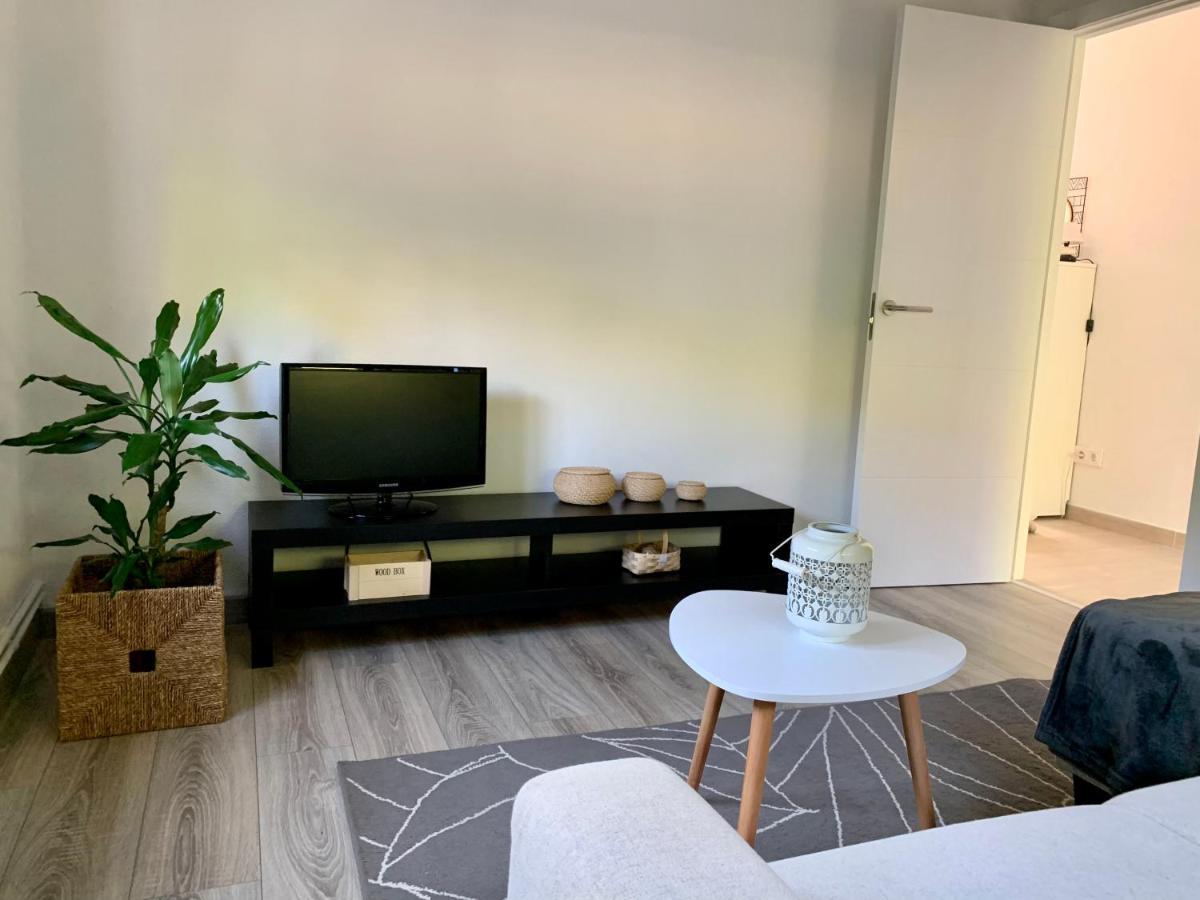 A Casa Vermella Con Jardin A 10 Minutos De Santiago De Compostela Apartman Ortono Kültér fotó