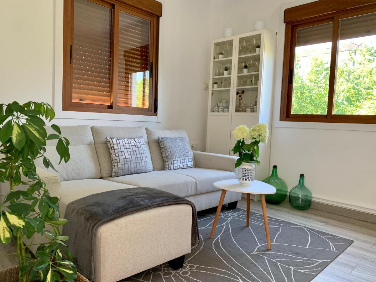 A Casa Vermella Con Jardin A 10 Minutos De Santiago De Compostela Apartman Ortono Kültér fotó