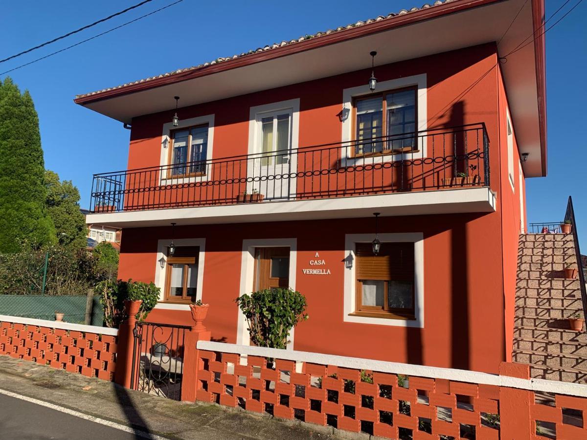 A Casa Vermella Con Jardin A 10 Minutos De Santiago De Compostela Apartman Ortono Kültér fotó