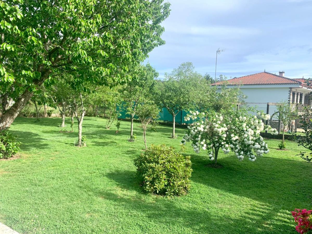 A Casa Vermella Con Jardin A 10 Minutos De Santiago De Compostela Apartman Ortono Kültér fotó